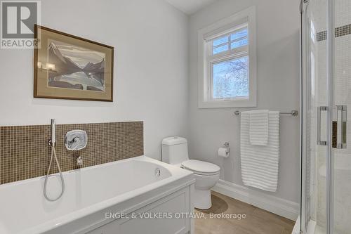 592 Brierwood Avenue, Ottawa, ON - Indoor Photo Showing Bathroom