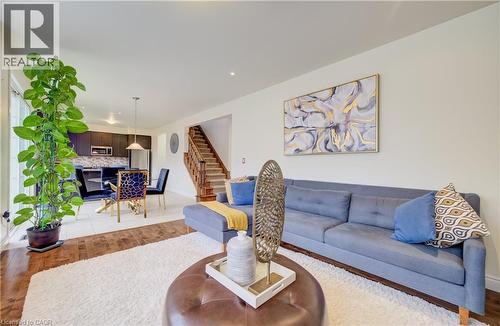 76 Glazebrook Crescent, Cambridge, ON - Indoor Photo Showing Living Room