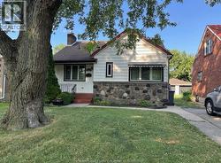 926 THOMPSON BOULEVARD Windsor, ON N8S 2G8