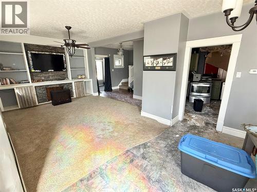 408 Assiniboia Street, Weyburn, SK - Indoor