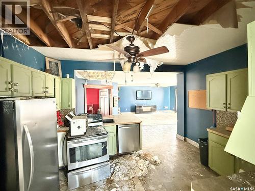408 Assiniboia Street, Weyburn, SK - Indoor Photo Showing Kitchen