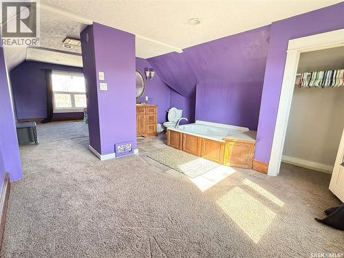 408 Assiniboia Street, Weyburn, SK - Indoor