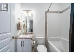 Lower Bedroom Private Ensuite - 
