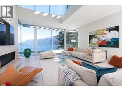 6911 ISLEVIEW ROAD West Vancouver, BC V7W 2L1