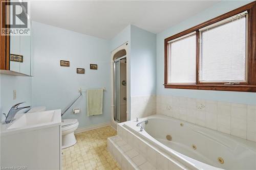 4-pce - 2018 Barlow Crescent, Burlington, ON - Indoor Photo Showing Bathroom