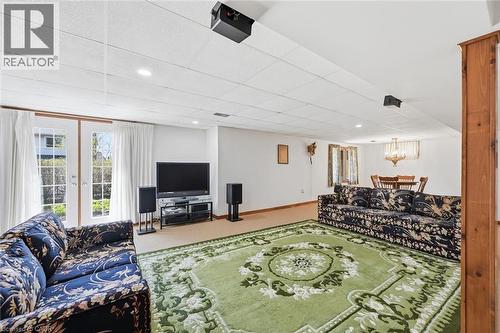 Walk-out - 2018 Barlow Crescent, Burlington, ON - Indoor