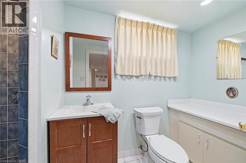 3-pce - 2018 Barlow Crescent, Burlington, ON - Indoor Photo Showing Bathroom
