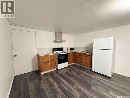 61 Maxwell Crescent, Saskatoon, SK - Indoor Photo Showing Kitchen