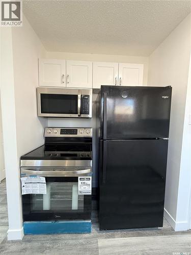 61 Maxwell Crescent, Saskatoon, SK - Indoor Photo Showing Kitchen