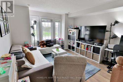 10004 Mccowan Road, Markham, ON - Indoor Photo Showing Living Room