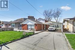 18 DE MARCO BOULEVARD Toronto, ON M6L 2W1