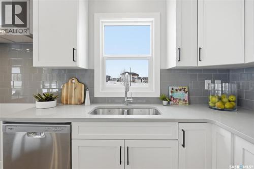 410 Leskiw Bend, Saskatoon, SK - Indoor Photo Showing Kitchen With Double Sink