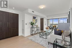 2015 - 17 BATHURST STREET Toronto, ON M5V 0N1