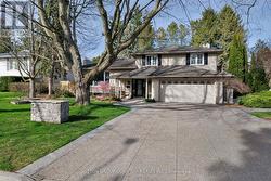 1211 CLOVERBRAE CRESCENT  Mississauga, ON L5H 2Z6