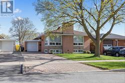 21 STURTON ROAD Toronto, ON M9P 2C7