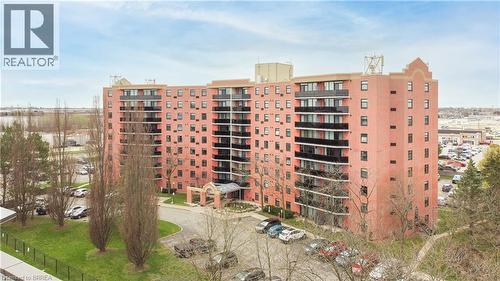 9 BONHEUR Court Unit# 207  Brantford, ON N3P 1Z5