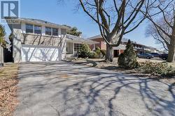 32 HUNTING RIDGE Toronto, ON M9R 1B5