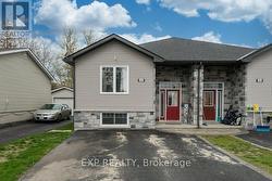 A - 102 DAVIS STREET E Quinte West (Trenton Ward), ON K8V 4L1
