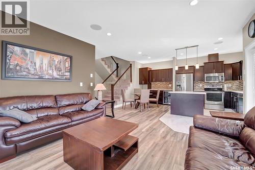 102 Atton Crescent, Saskatoon, SK - Indoor Photo Showing Living Room