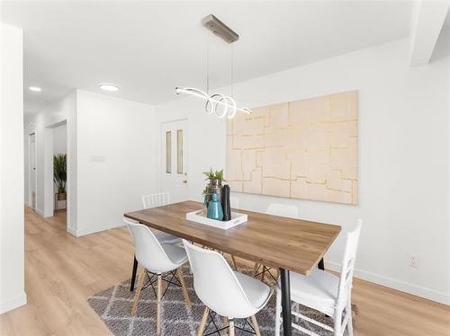 910 St Therese Ave, Winnipeg, MB 