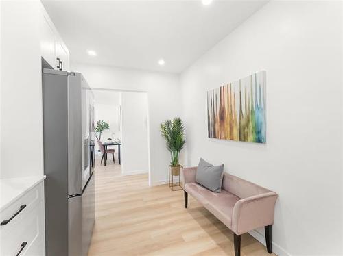 910 St Therese Ave, Winnipeg, MB 