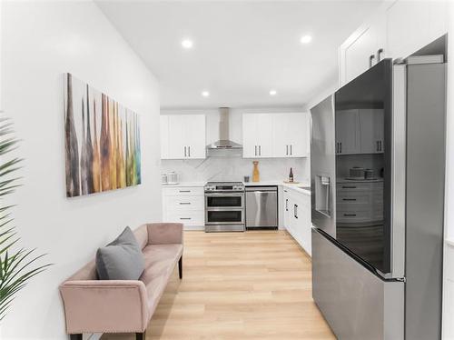 910 St Therese Ave, Winnipeg, MB 