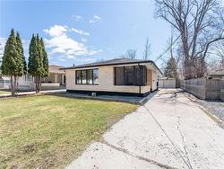 910 St Therese AVE  Winnipeg, MB R3V 1H8