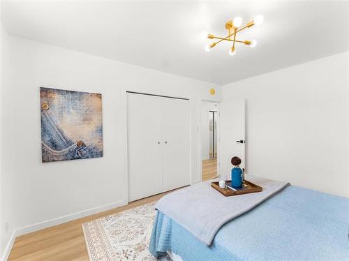 910 St Therese Ave, Winnipeg, MB 