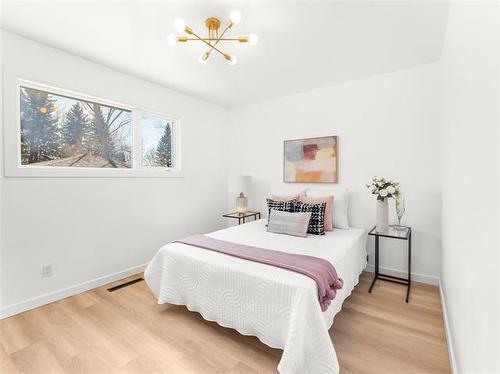 910 St Therese Ave, Winnipeg, MB 