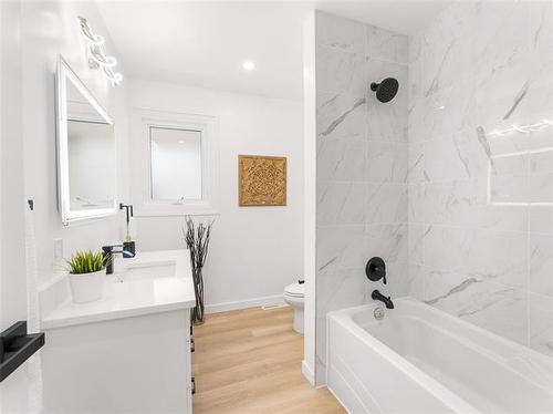 910 St Therese Ave, Winnipeg, MB 