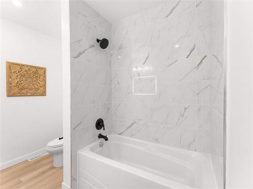 910 St Therese Ave, Winnipeg, MB 