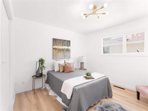 910 St Therese Ave, Winnipeg, MB 