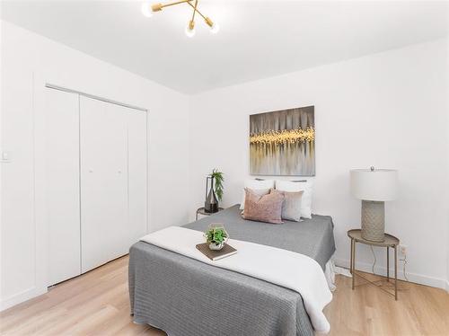 910 St Therese Ave, Winnipeg, MB 