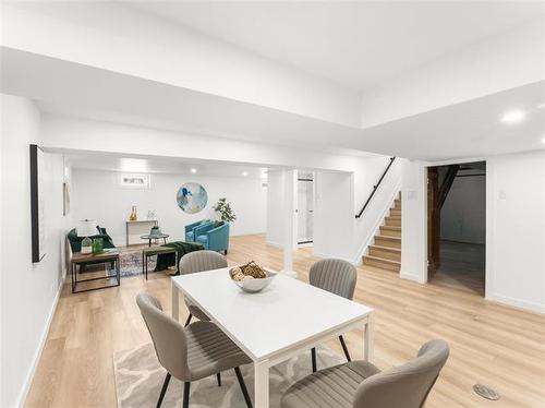 910 St Therese Ave, Winnipeg, MB 