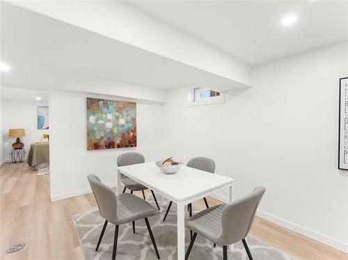 910 St Therese Ave, Winnipeg, MB 