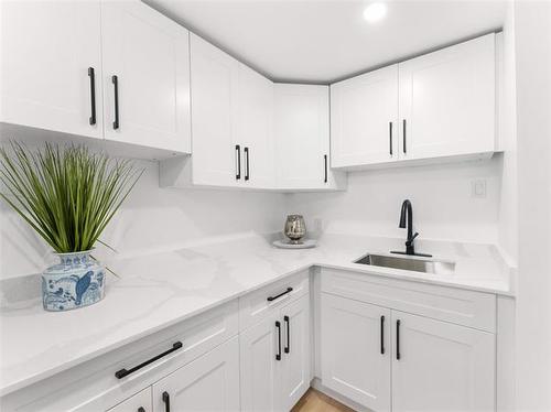 910 St Therese Ave, Winnipeg, MB 