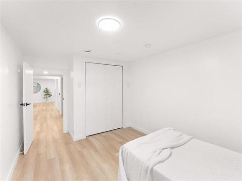 910 St Therese Ave, Winnipeg, MB 