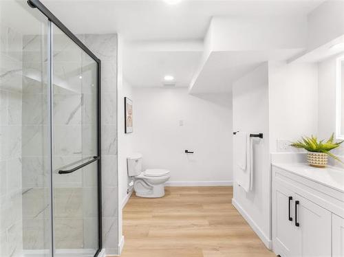 910 St Therese Ave, Winnipeg, MB 