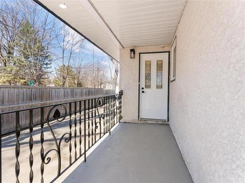 910 St Therese Ave, Winnipeg, MB 