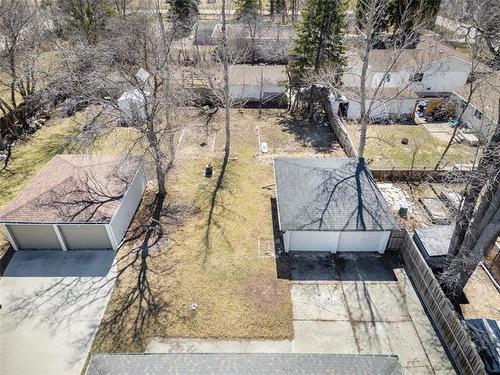 910 St Therese Ave, Winnipeg, MB 