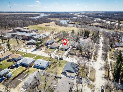 910 St Therese Ave, Winnipeg, MB 