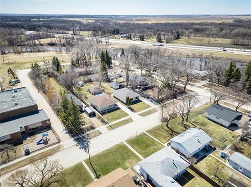 910 St Therese Ave, Winnipeg, MB 