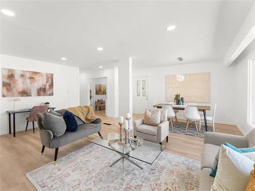 910 St Therese Ave, Winnipeg, MB 