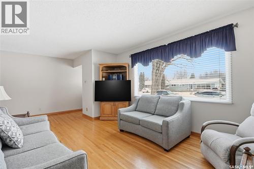 51 Mcaskill Crescent, Saskatoon, SK - Indoor Photo Showing Living Room