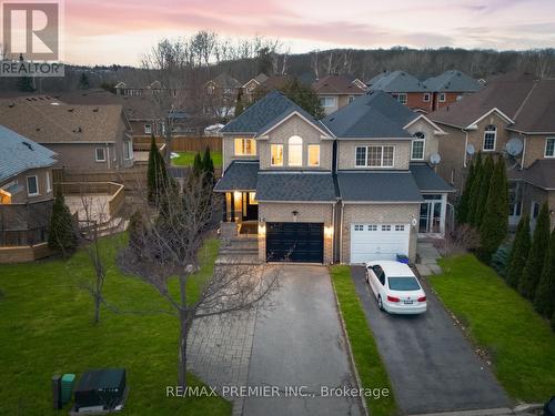 4 HACIENDA DRIVE  Richmond Hill, ON L4E 3X1