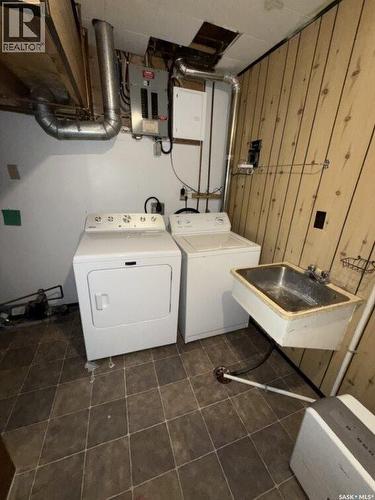 24 Albert Place, Hepburn, SK - Indoor Photo Showing Laundry Room