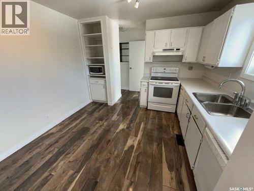 24 Albert Place, Hepburn, SK - Indoor Photo Showing Kitchen With Double Sink