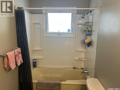 97 Maxwell Crescent, Saskatoon, SK - Indoor Photo Showing Bathroom