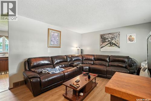 97 Maxwell Crescent, Saskatoon, SK - Indoor Photo Showing Living Room