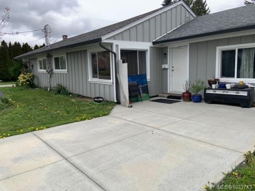 160 McKinstry Rd  Duncan, BC V9L 3K8
